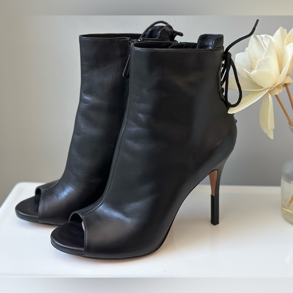 EUC Size 8.5 Pour La Victoire Black Leather Peeptoe Stiletto Ankle Booties